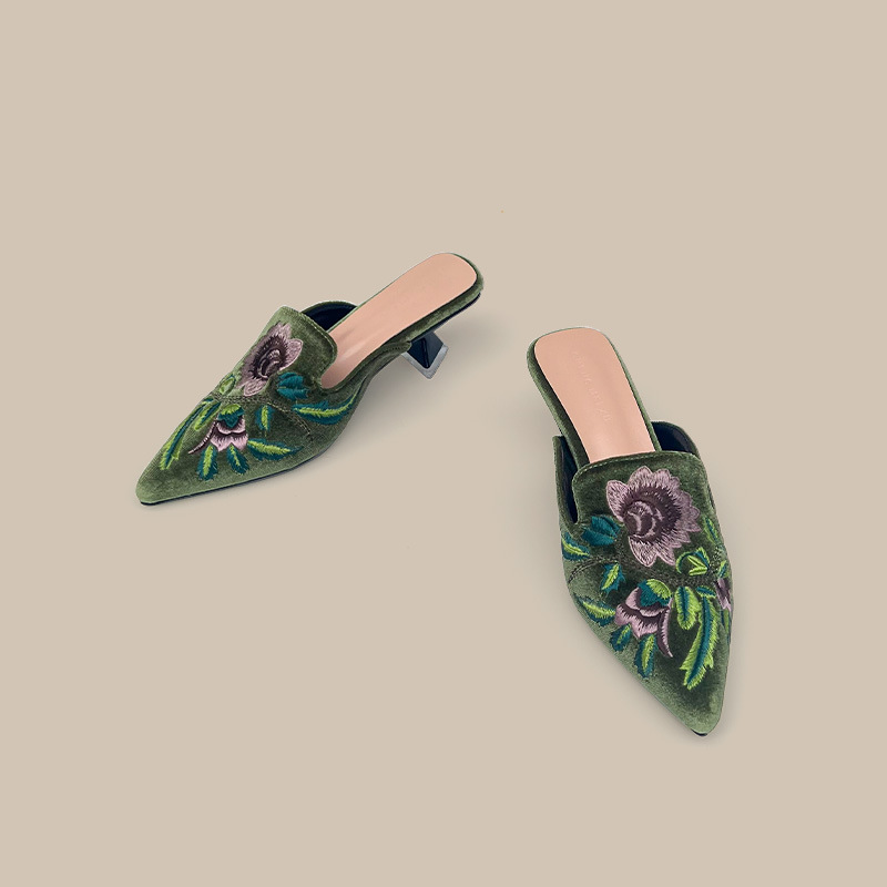 Bestickte Velours-Damenschuhe, – Embroidery Design Bewertung und Preis