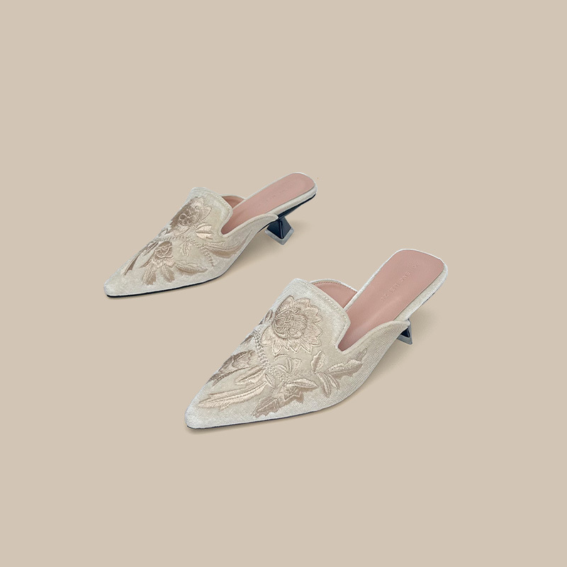 Bestickte Velours-Damenschuhe, – Embroidery Design Bewertung und Preis