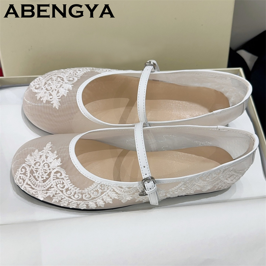 Spitzenbestickte flache Schuhe – Embroidery Design Bewertung und Preis