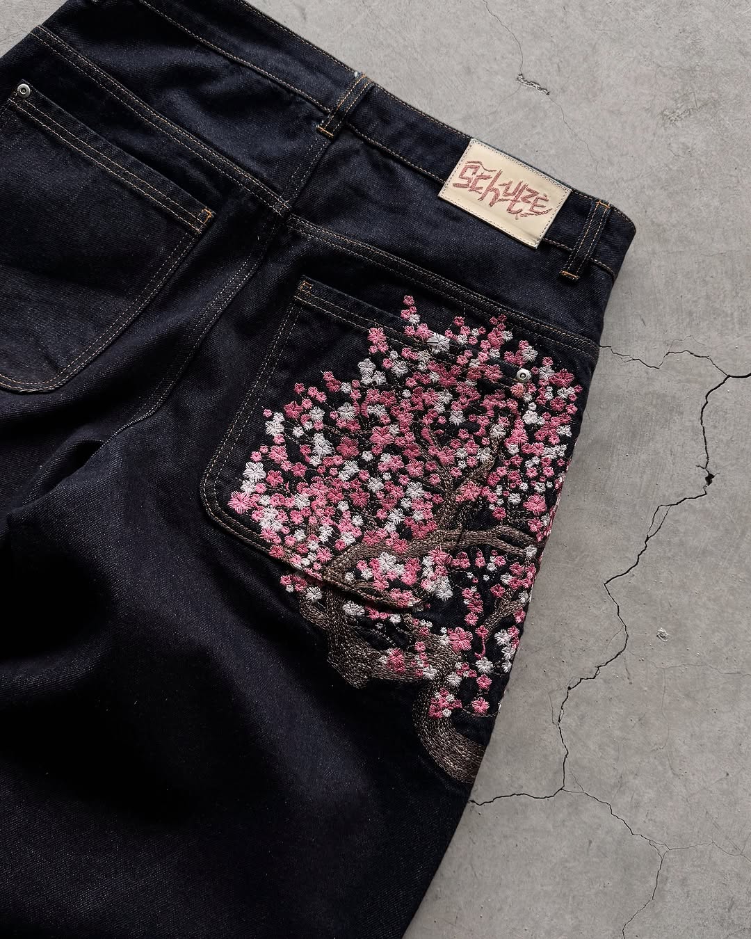 Herren-Jeans mit Sakura-Sticke – Embroidery Jeans Sakura Bewertung und Preis
